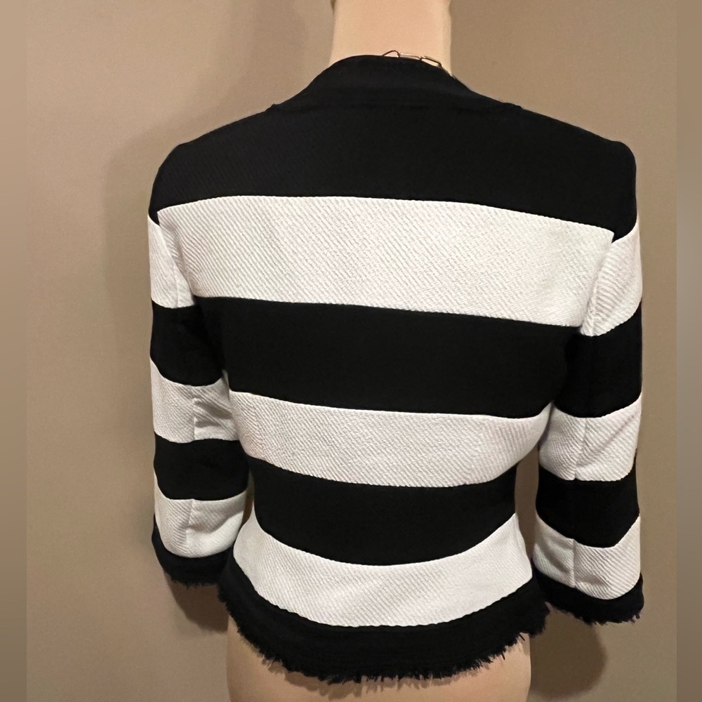 White House Black Market Monochrome Striped Blazer, size 4 - Picture 5 of 13